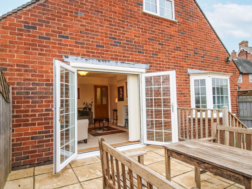 An outdoor patio with table and chairs at The Rumbles in 