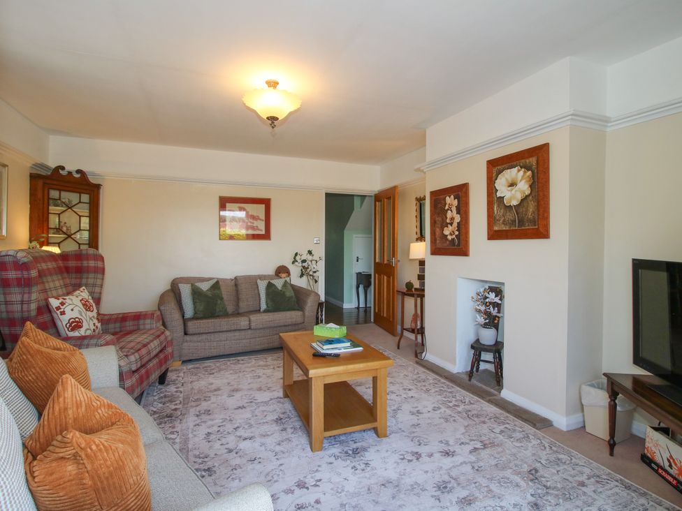 A living room with furniture and decor at The Rumbles in Ludlow