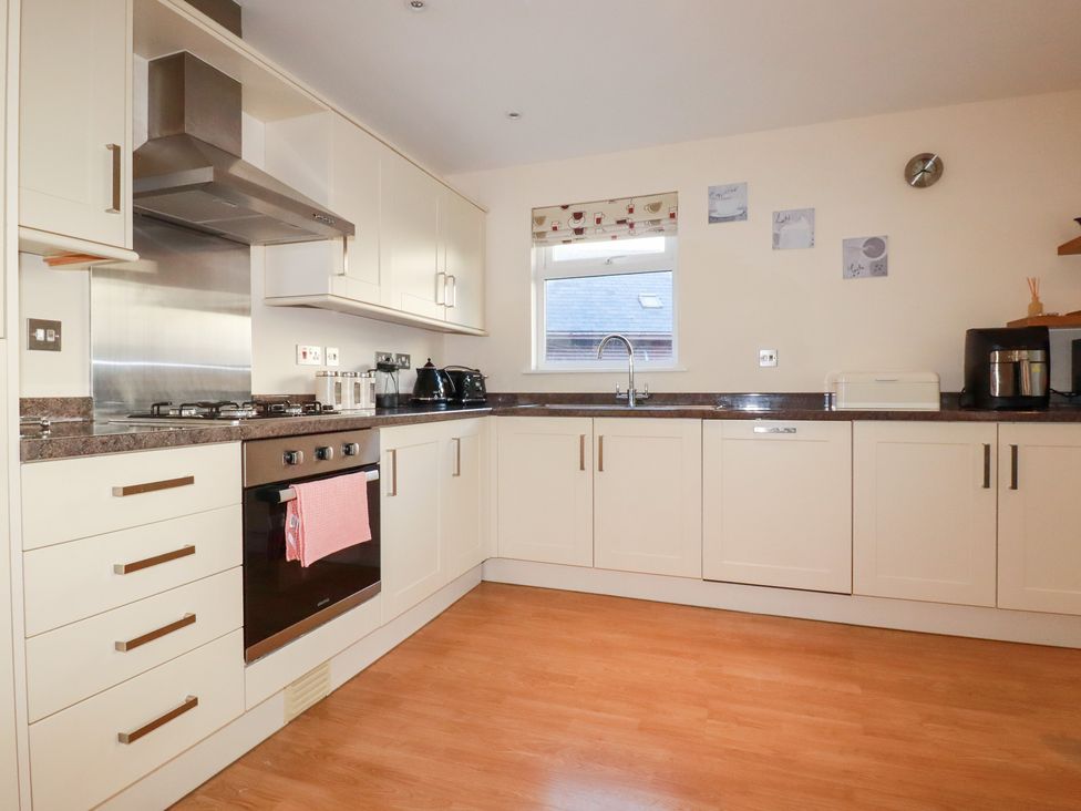 A kitchen with oven, stove, and sink at 65 Benasa Lodge in Winnard's Perch near St Columb Major