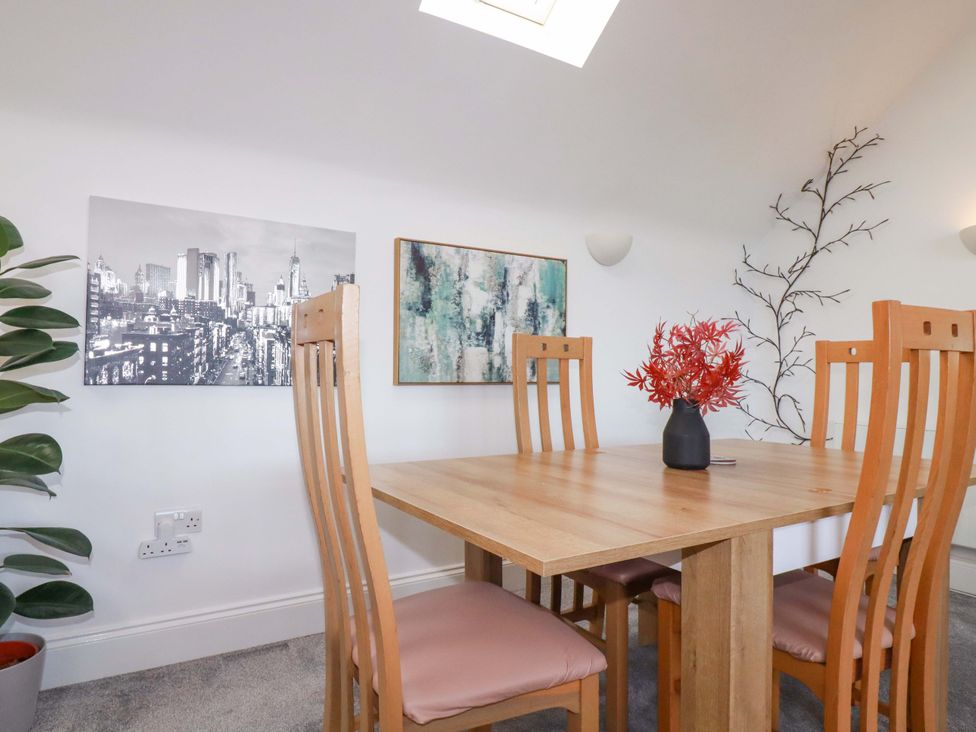 A dining room with a table and chairs at 33 Fordh Tobmen in St. Agnes