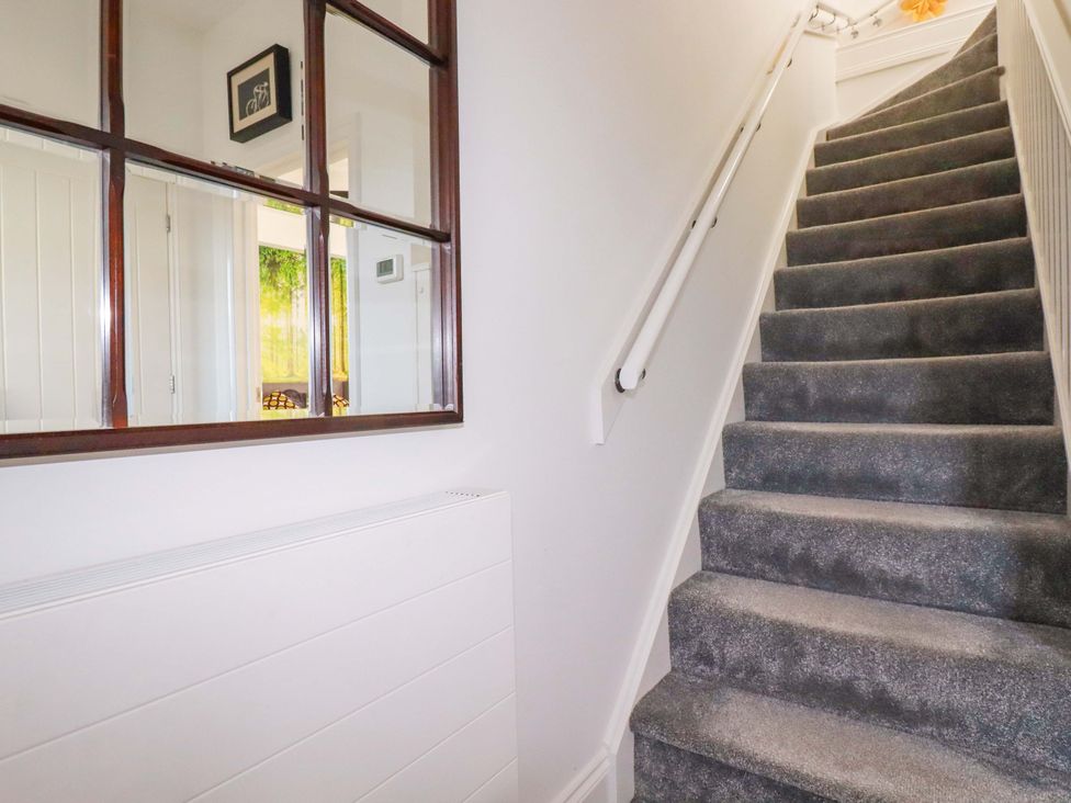 A staircase with a handrail and mirror at 33 Fordh Tobmen St. Agnes