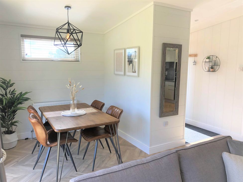 A dining room with a table and chairs at Dream View in Waltham