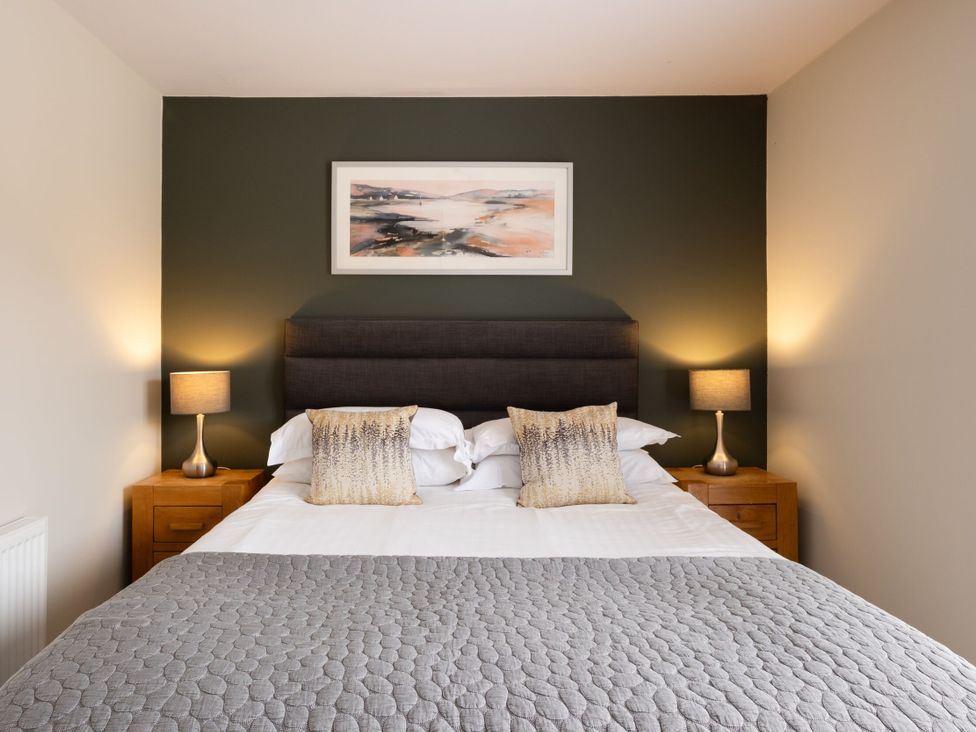 A bedroom with a bed and bedside tables at Macosi in Waltham