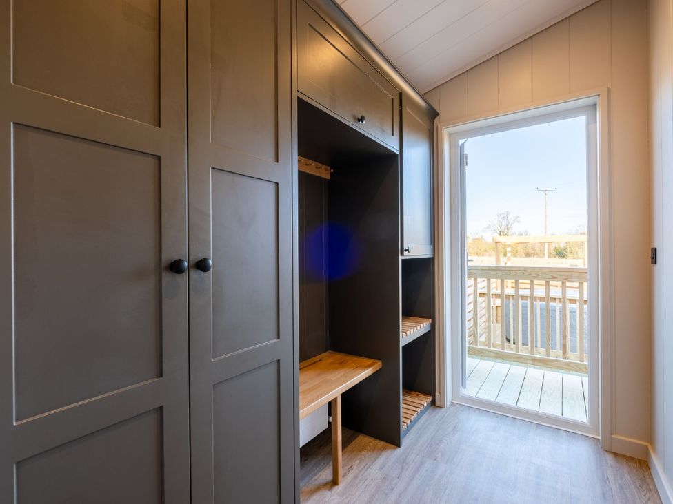 An entryway with a wardrobe and door at The Luxury Retreat in Waltham
