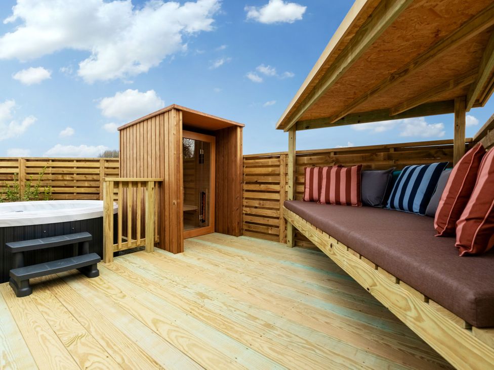 An outdoor area with a hot tub and sauna at Luxury Boutique Retreat Spa in Waltham