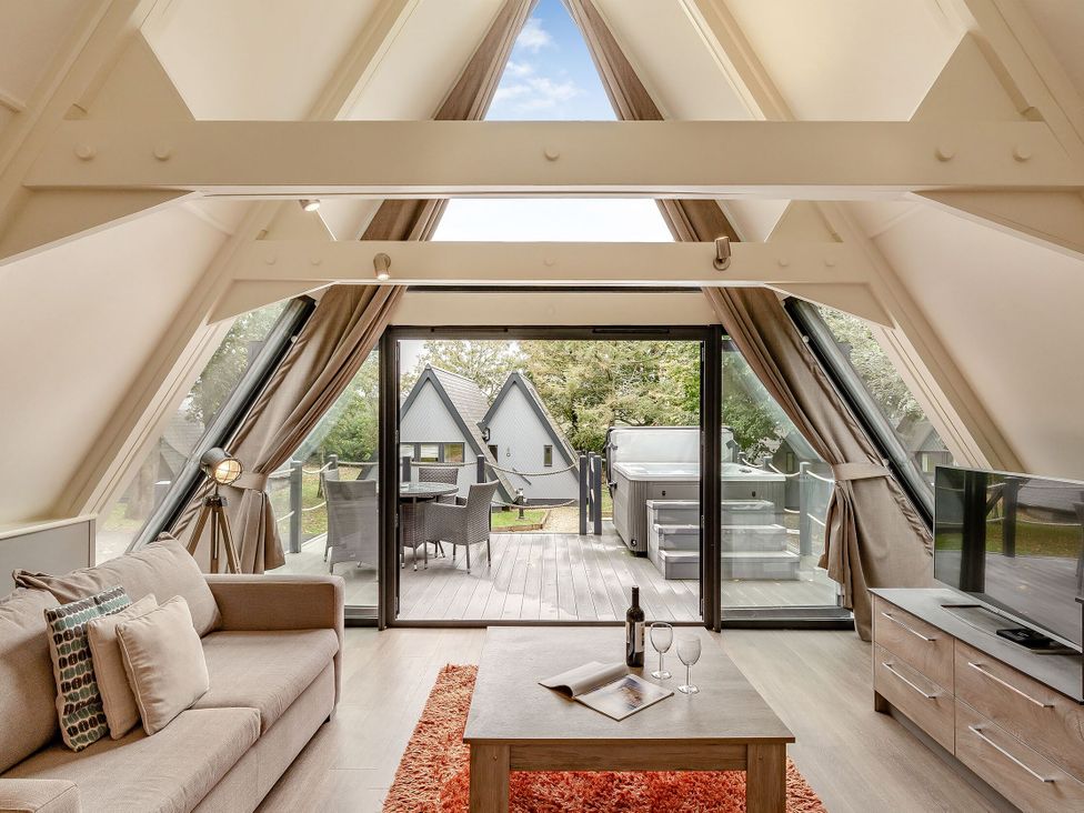 A living room with a sofa and coffee table at St Ives Studio Spa in Praze-An-Beeble