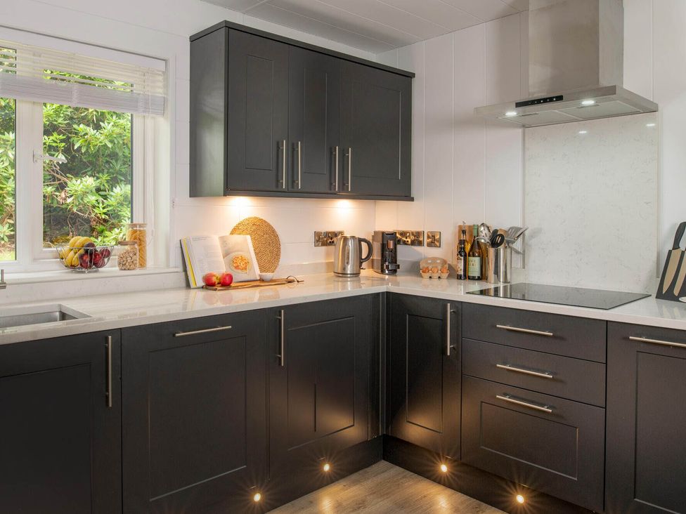 A kitchen with cabinets and appliances at Kilden Pet in Praze-An-Beeble