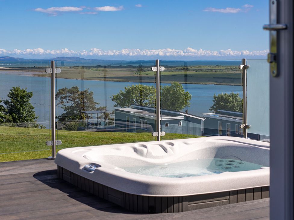 A hot tub with a view at Apex Spa in Laugharne