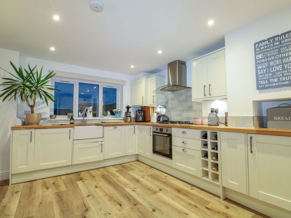 A kitchen with a sink, cooker, and cabinets at 213 Gordon Avenue in Camberley
