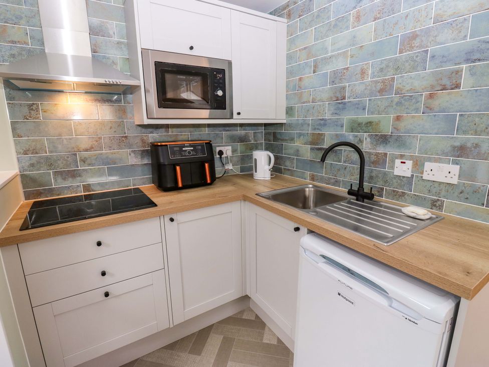 A kitchen with microwave, sink, and countertop at Chapel House Annex in Scholes