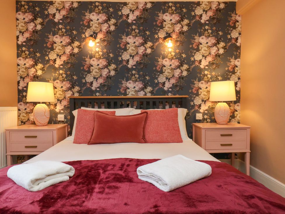 A bedroom with a bed and bedside tables at Sunnyvale House in Whitby