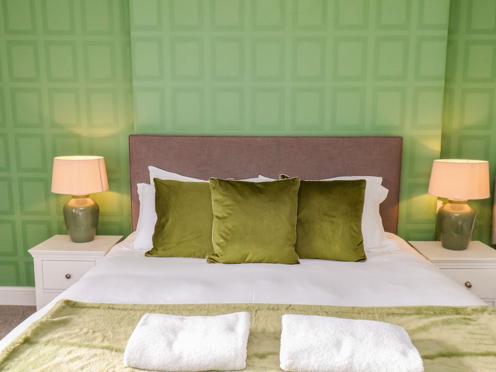 A bedroom with a bed and bedside tables at Sunnyvale House in Whitby