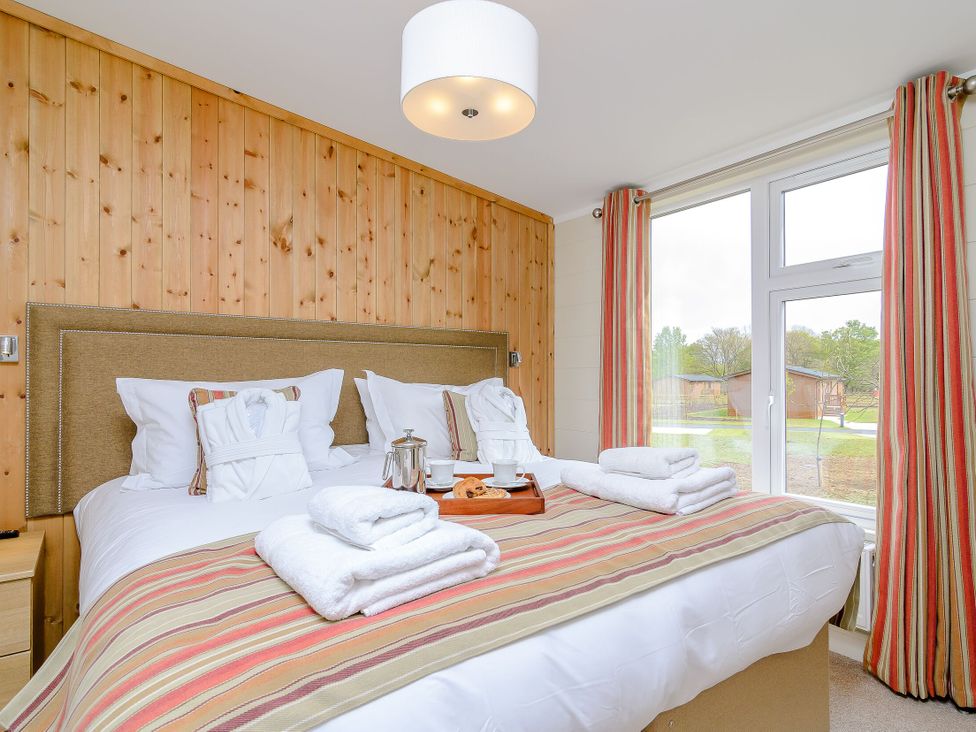 A bedroom with a bed and window at The Fotheringhay (Pet) in Kings Cliffe