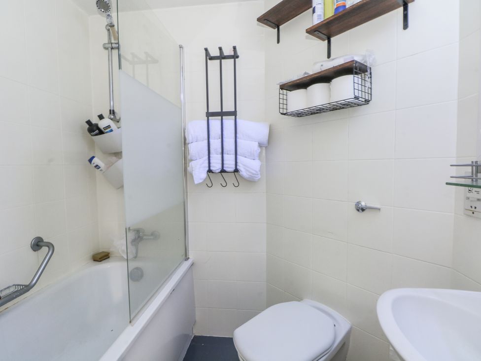 A bathroom with a bathtub and toilet at Manchester apartment in Manchester
