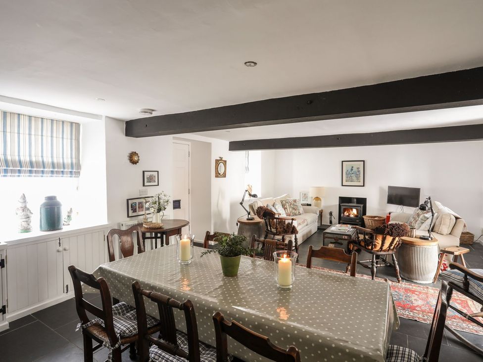 A dining room with a table and chairs at Bryn Tegid in Beaumaris