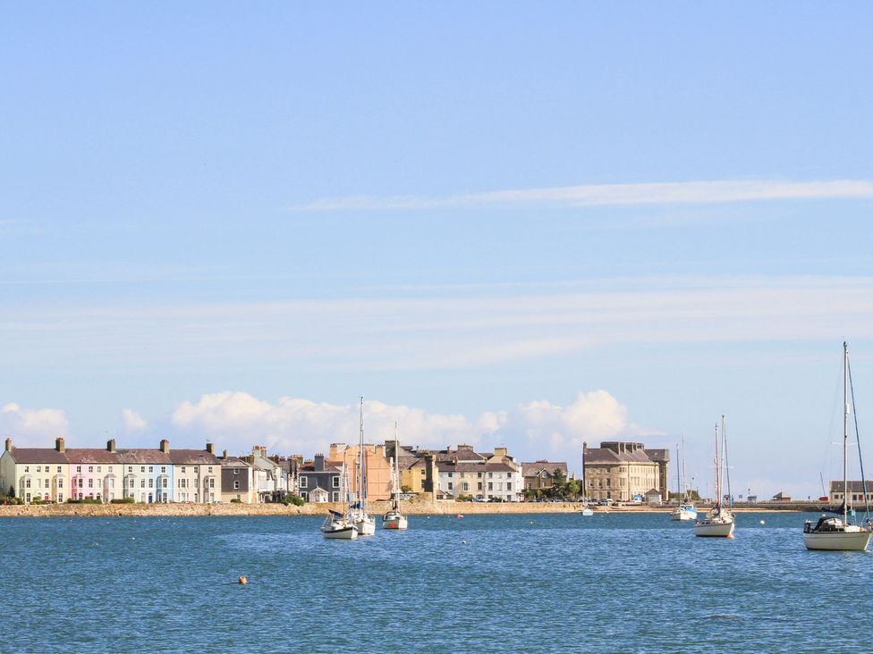 A view of boats and houses along the water at Bryn Tegid in Beaumaris
