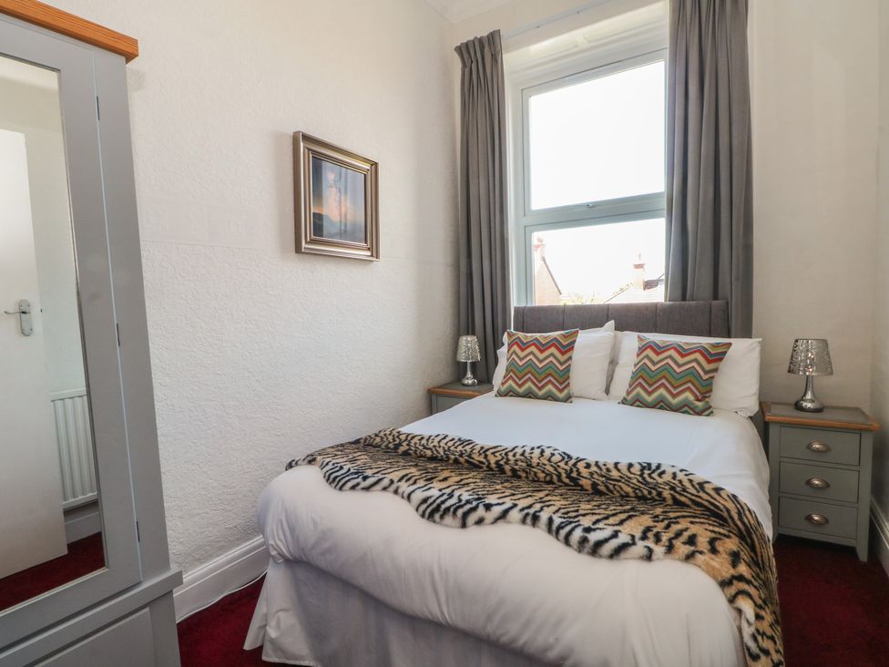 A bedroom with a bed and bedside tables at Apartment 1