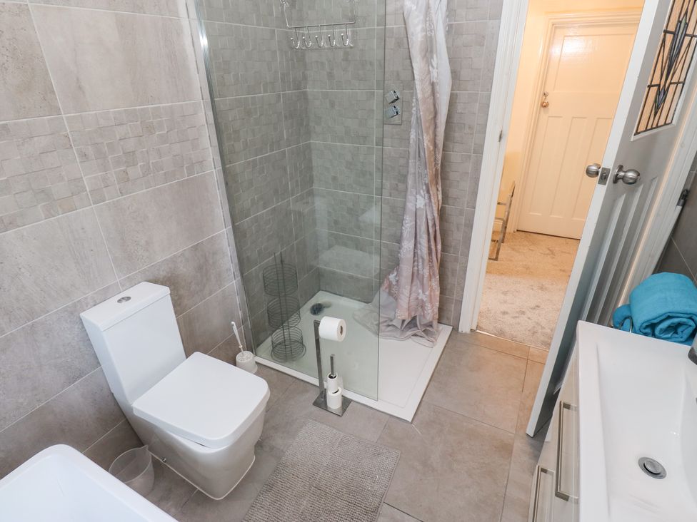 A bathroom featuring a toilet, shower, and sink at Middleton Park House Leeds