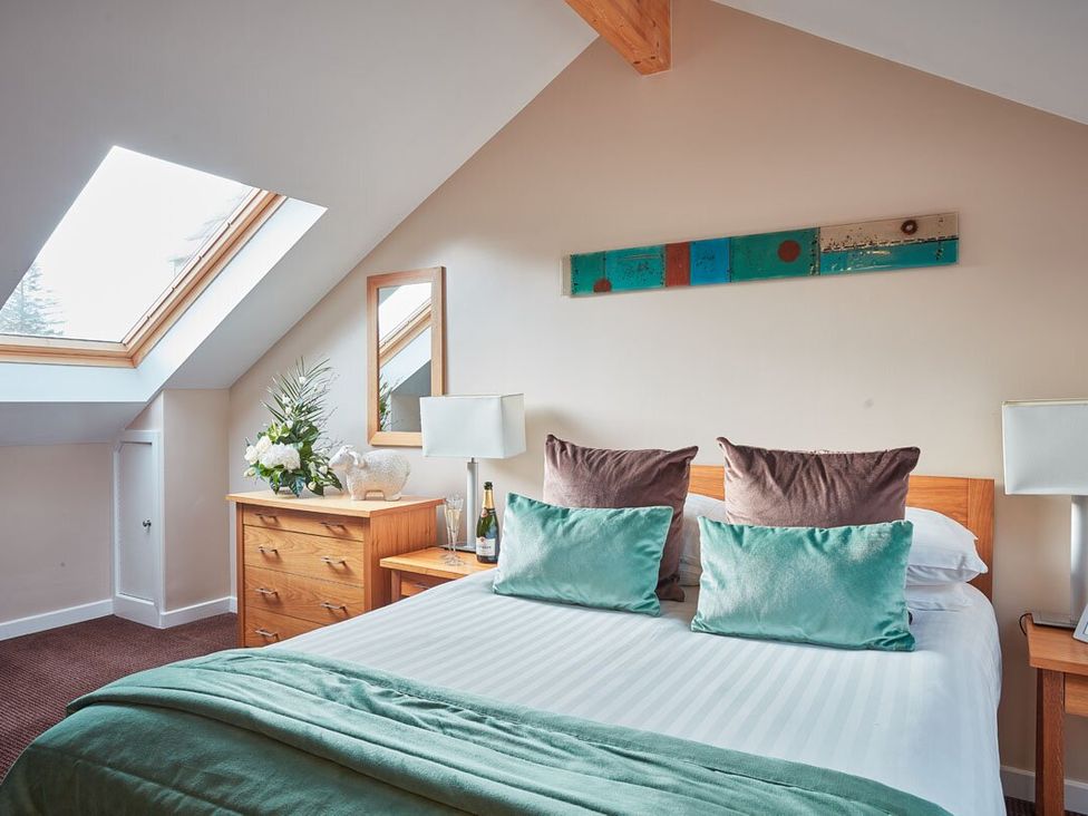 A bedroom with a bed and decorative elements at Duplex Apartment in Penrith