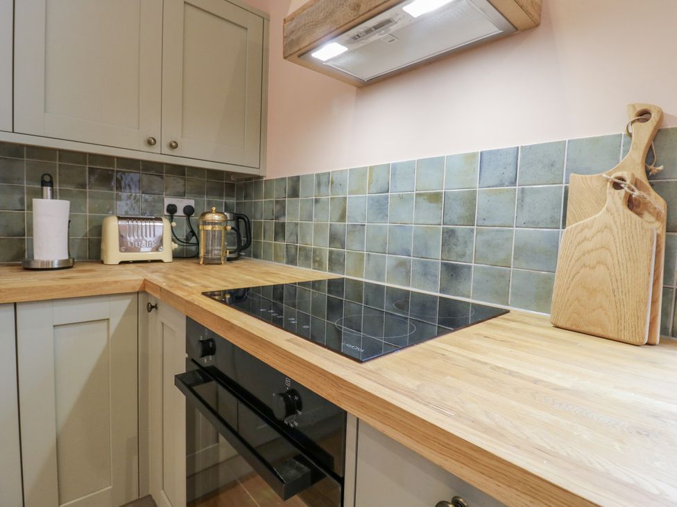 A kitchen with a stove oven and toaster at The Apartment in Oving near Whitchurch, Buckinghamshire