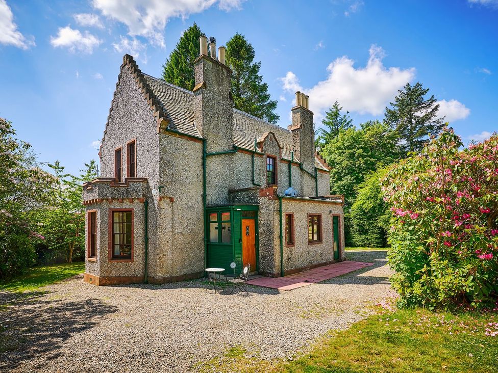 A house in a garden at West Lodge Kirriemuir