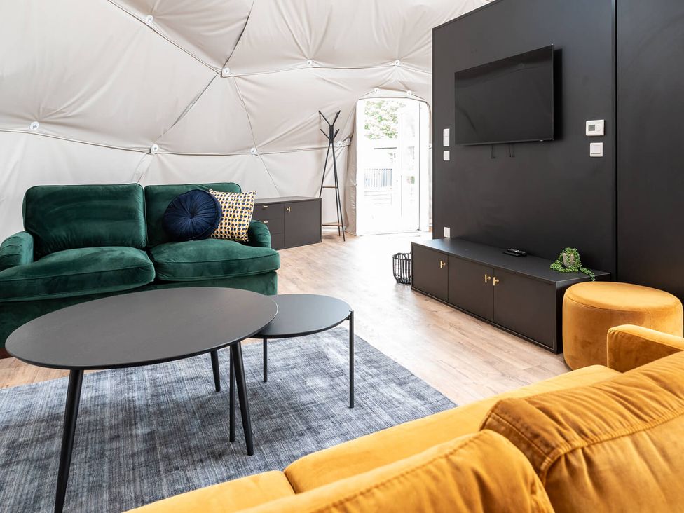 A living room with a green sofa and a coffee table at The Dome (Pet) in Great Ayton