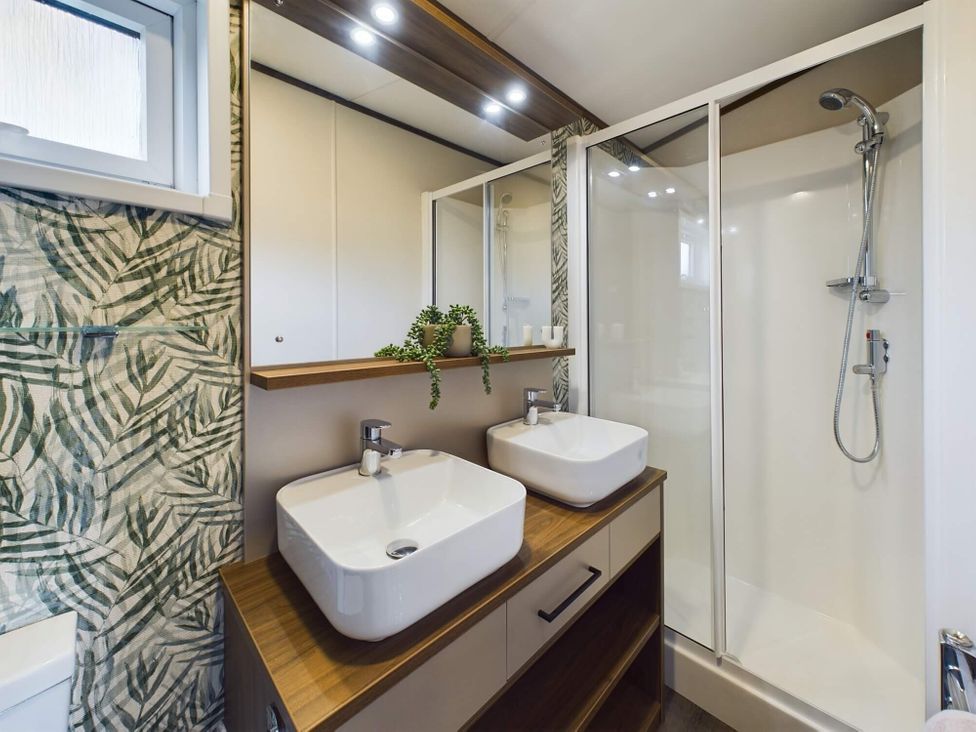 A bathroom with two sinks and a shower at The Woods (Pet) Great Ayton