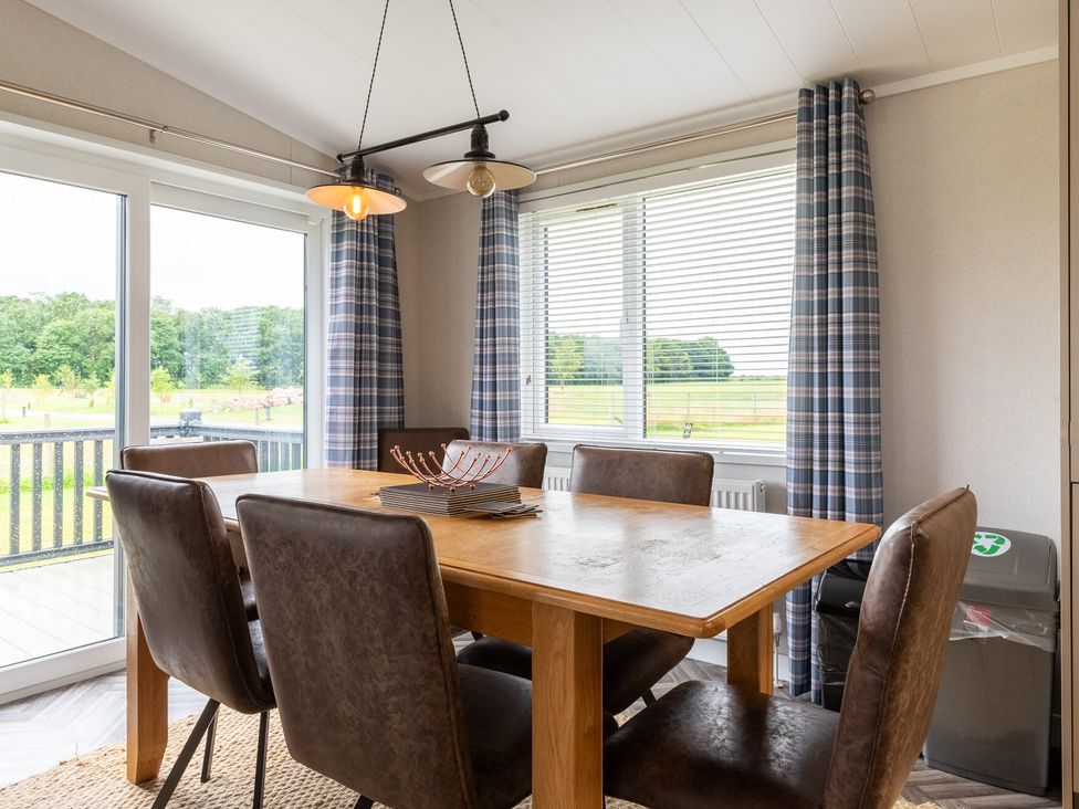 A dining room with a table and chairs at Rosedale in Great Ayton