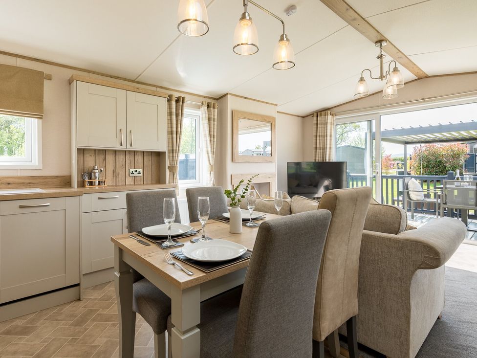 A dining area with a table and chairs at Leven (Pet) Great Ayton