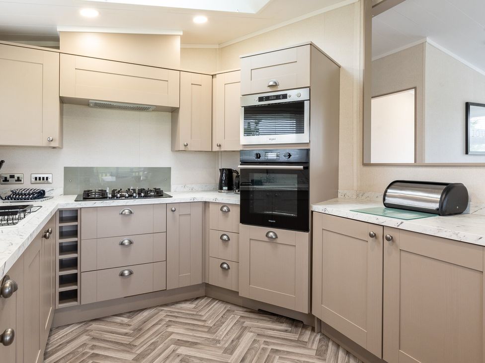 A kitchen with cabinets and appliances at Roseberry (Pet) in Great Ayton