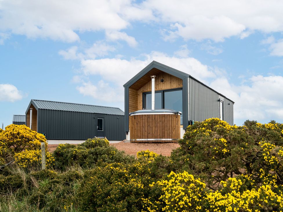 Two houses with a wooden hot tub in the outdoor area at The Grays in North Berwick