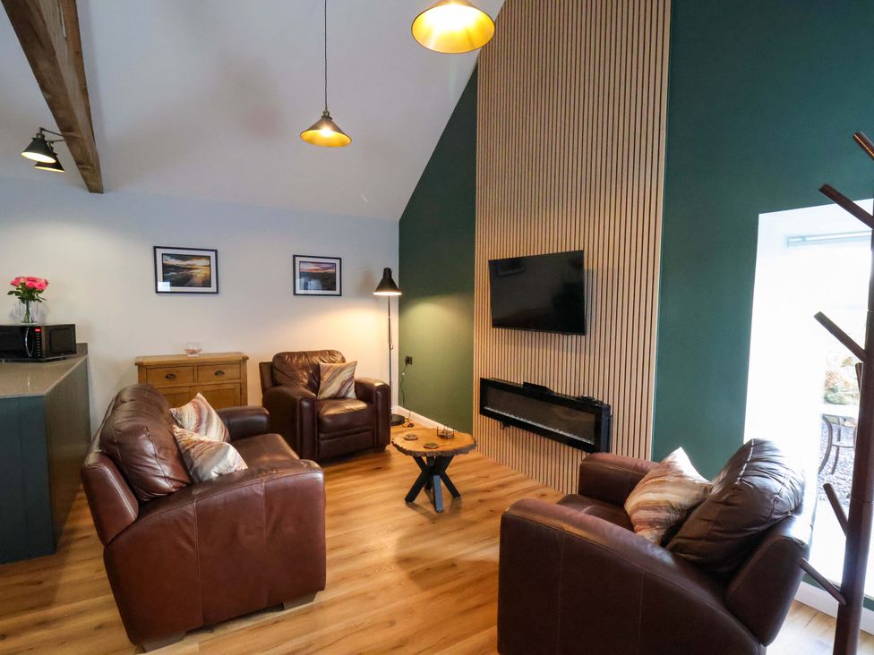 A living room with two recliner chairs and a coffee table at The Homestead in Moorsholm