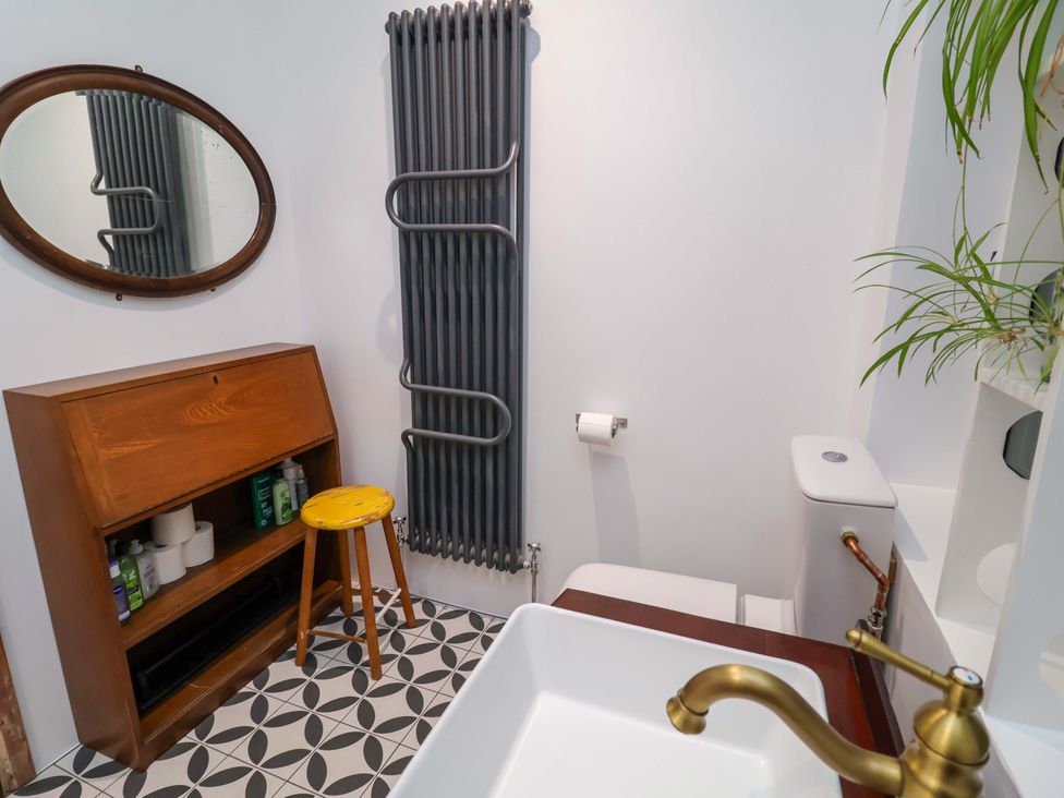 A bathroom with a sink and toilet at The White House in Norwich
