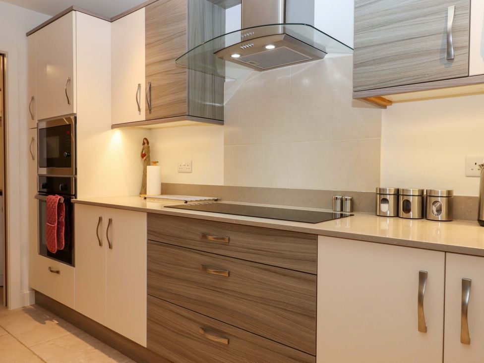 A kitchen with cabinets and appliances at Grange Cottage in Coldridge