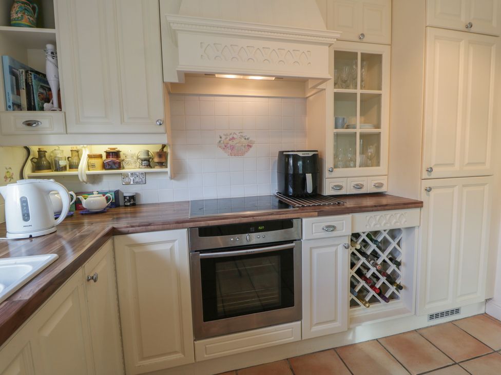 A kitchen with appliances and cabinets at Summerhill in Hereford