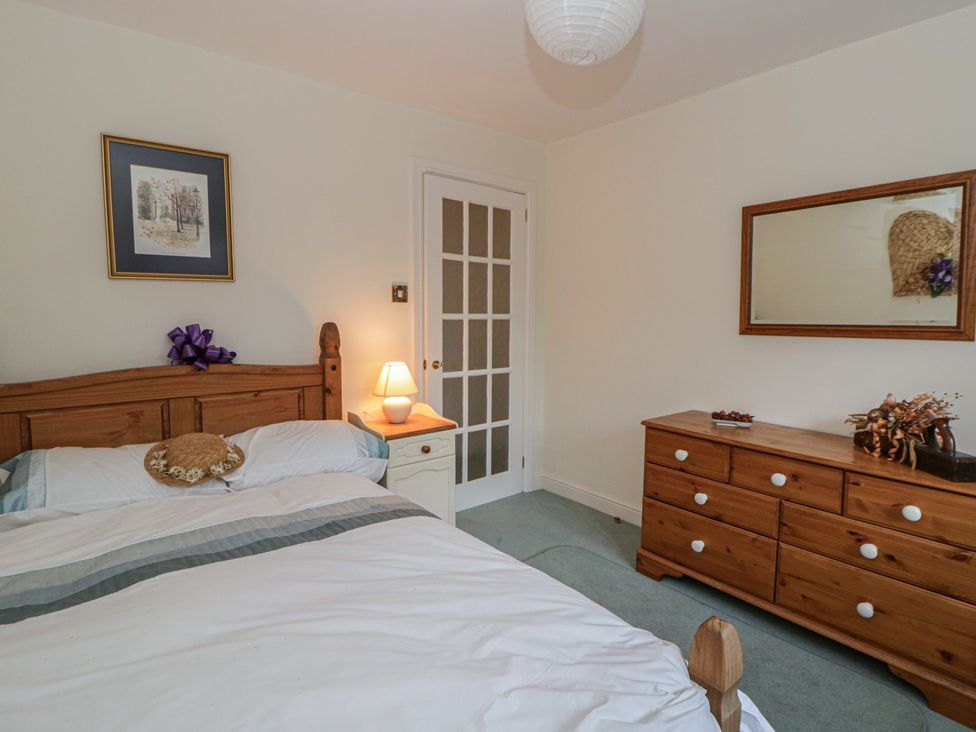 A bedroom with a bed and dresser at Summerhill in Hereford