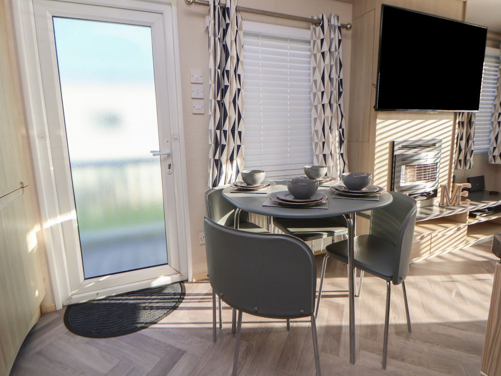 A dining area with a table and chairs at CG 55