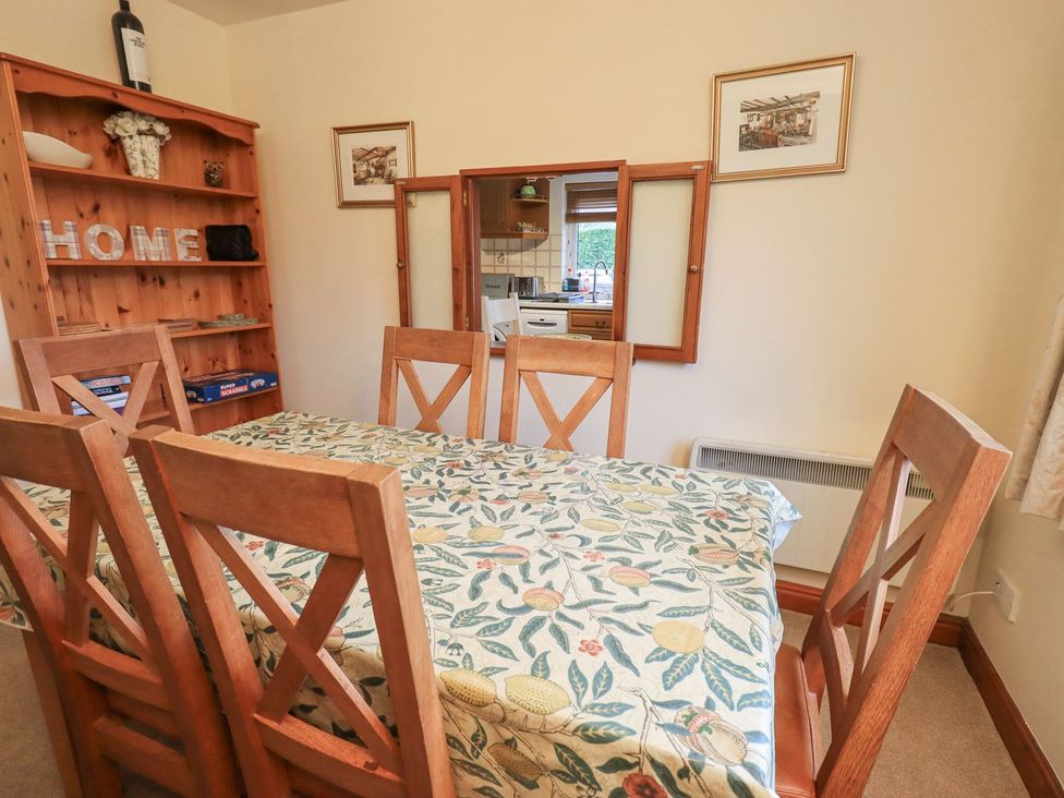 A dining room with a table and chairs at Thrang View in Chapel Stile