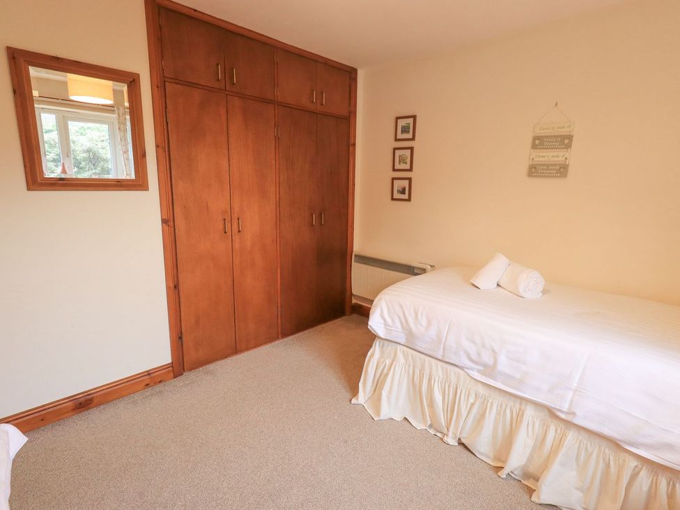 A bedroom with a bed and wardrobe at Thrang View in Chapel Stile