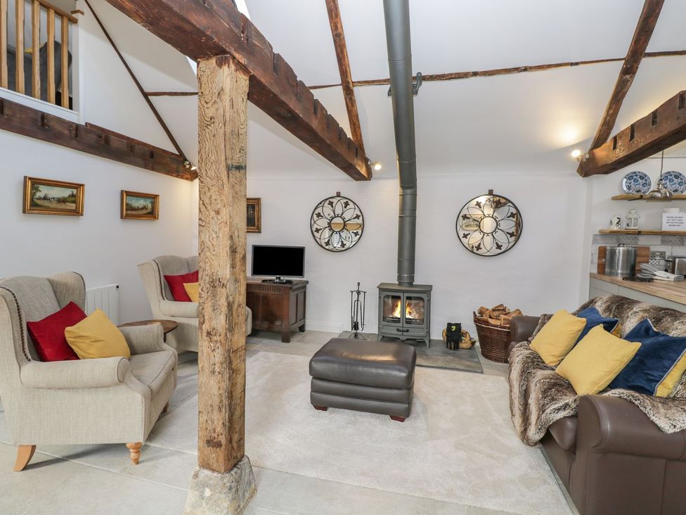 A living room with an ottoman and armchairs at The Old Swill House in Foxham