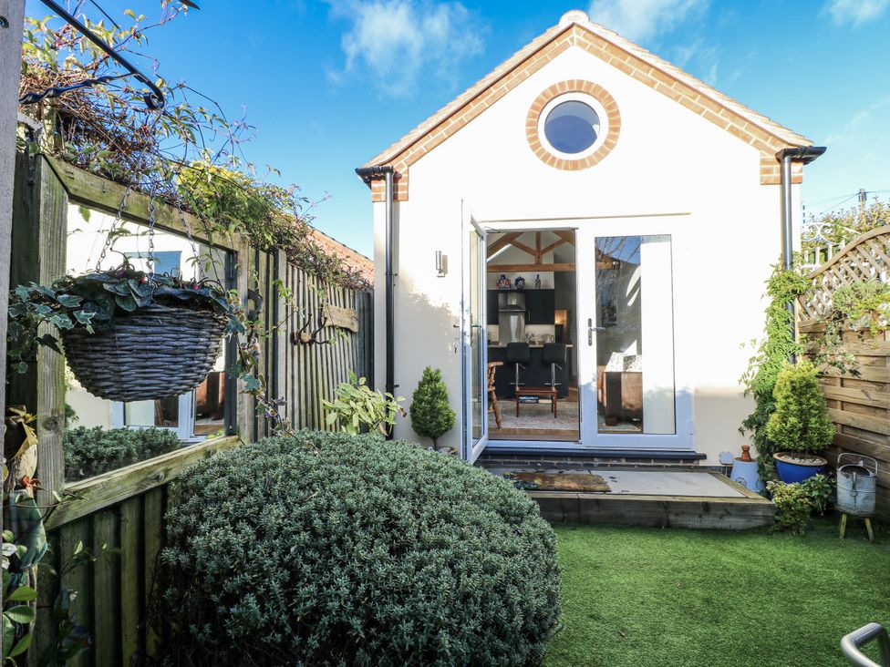 A garden with a view of exterior doors at The Garden Cottage in Hinckley