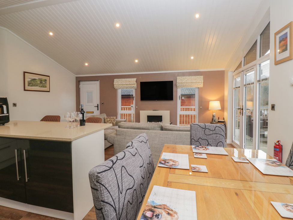 A living room featuring a sofa and a kitchen island at High Lake View Lodge White Cross Bay near Troutbeck Bridge