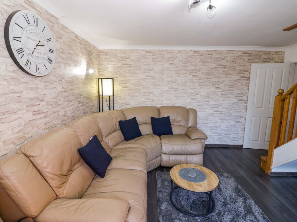 A living room with a sofa and a coffee table at 7 Waverton Mews in Royal Leamington Spa