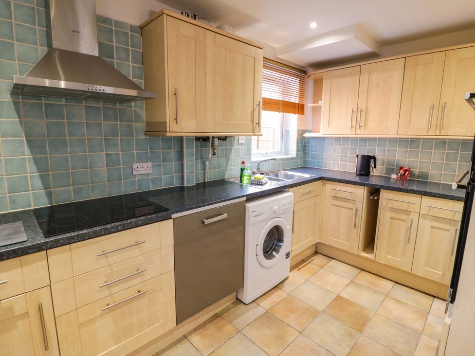 A kitchen with cabinets and appliances at 7 Waverton Mews Royal Leamington Spa