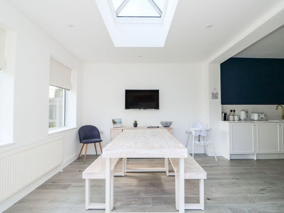 A dining area with a table and chairs at The Seaside Retreat in Mablethorpe