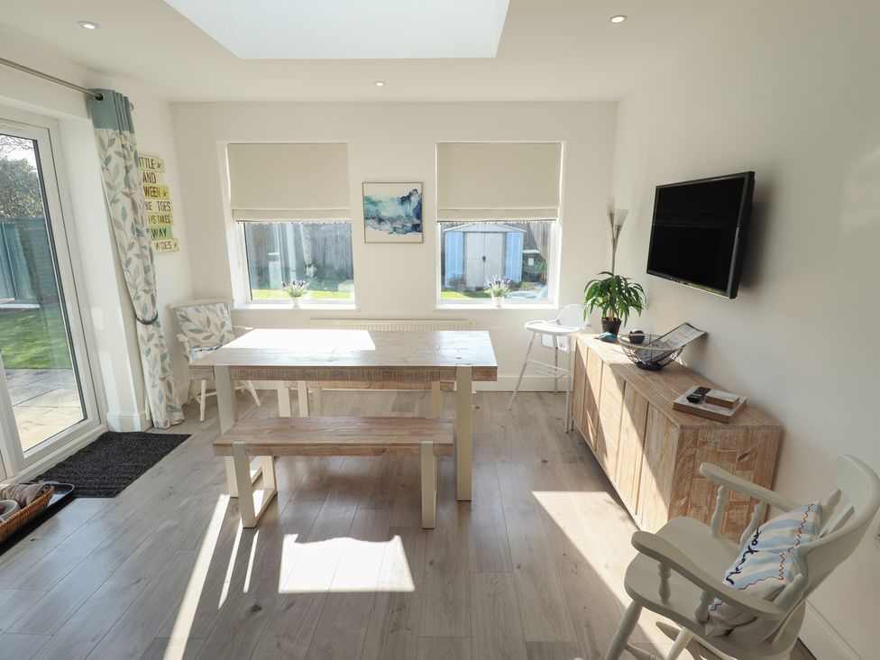 A dining room with a table and chairs at The Seaside Retreat in Sutton-On-Sea