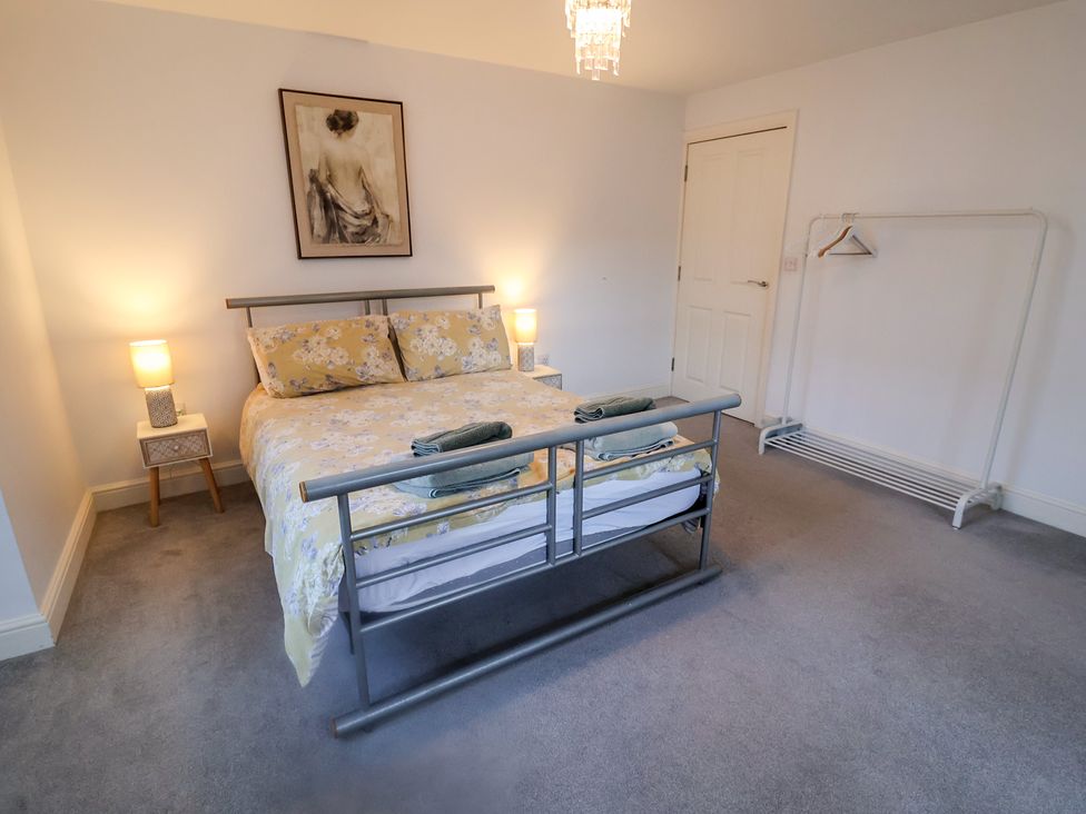 A bedroom with a bed and bedside tables at Stylish Central Ipswich Apartment Near the Waterfront with Parking, Ipswich