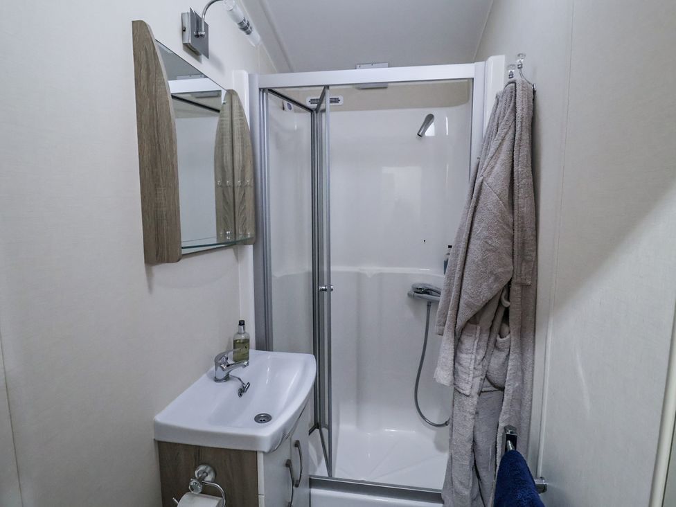 A bathroom with a shower and sink at Lakeside Lodge in Stonham Aspal