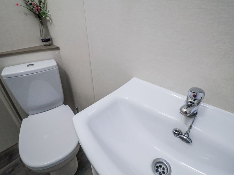 A bathroom with a sink and toilet at Lakeside Lodge in Stonham Aspal