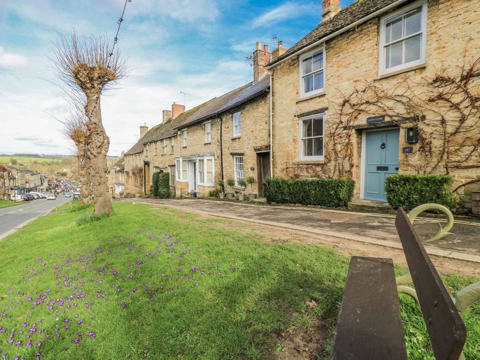 A street view with houses and a tree at Ostlers Burford